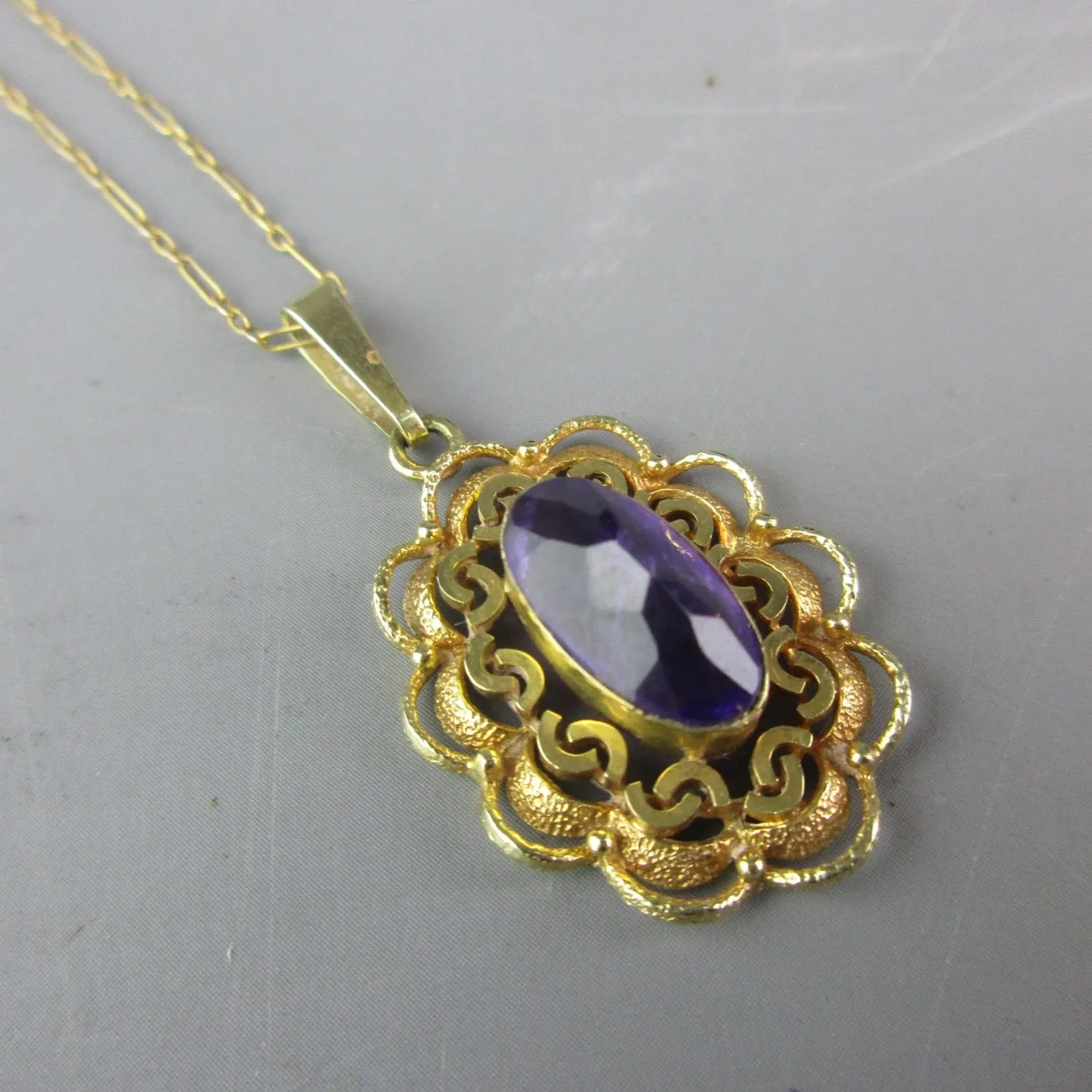 9K Gold Amethyst Stone Floral Pendant Necklace Vintage c1980